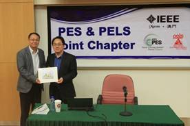 Chapter chair presents souvenir to Dr. Chung