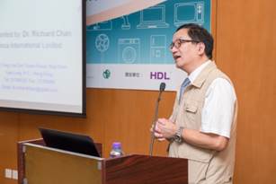 Dr. Chan Kam Bill presents his talk